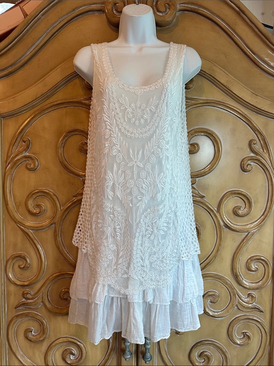 Saks Fifth Avenue Dresses & Skirts - Saks Fifth Avenue White Embroidered Sleeveless Boho Dress